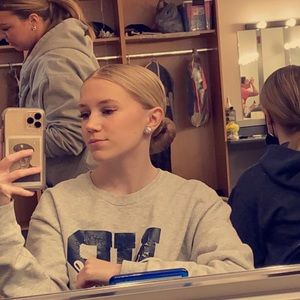 Meet your Posher, Olivia